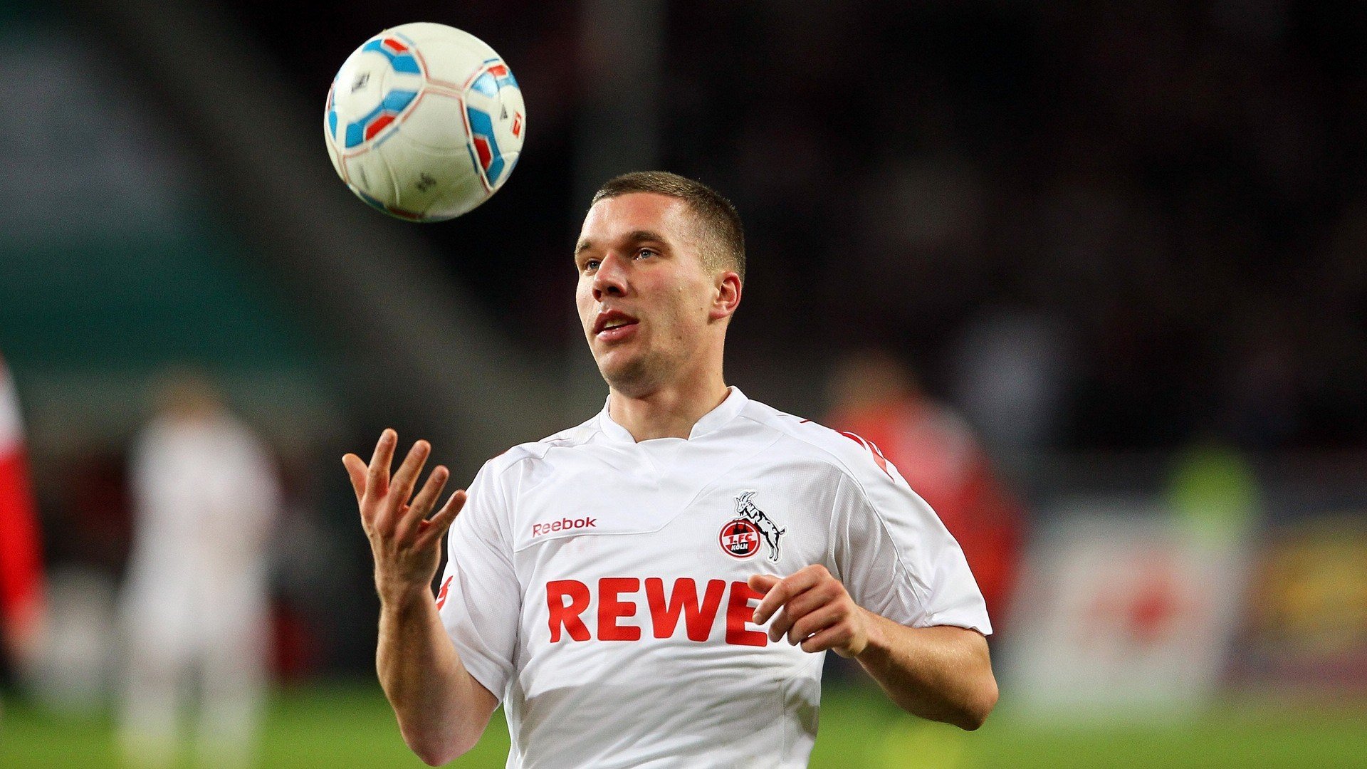 九游游戏中心-科技引领行业变革：增强现实让电竞体验更震撼，科技引领成长